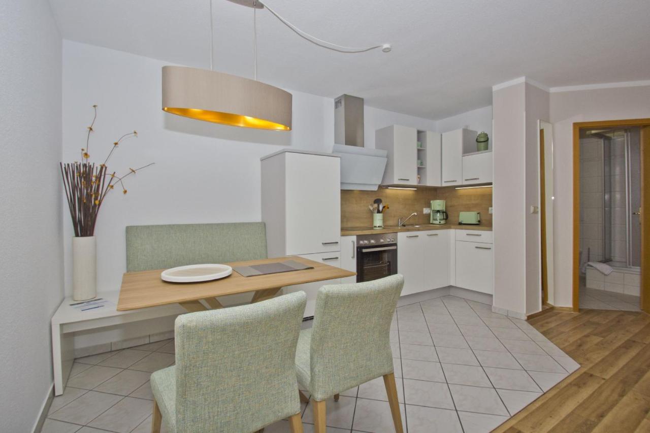 Ferienwohnung Mit Balkon, Gratis Nutzung Vom Ahoi Erlebnisbad Und Sauna In Sellin - Haus Strandeck Fewo 07 Gohren Ruang foto