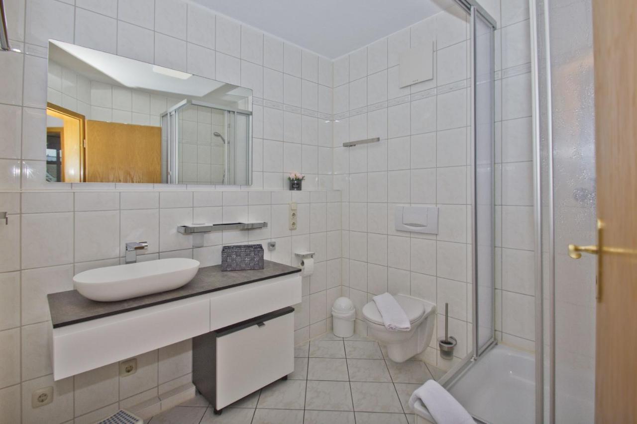 Ferienwohnung Mit Balkon, Gratis Nutzung Vom Ahoi Erlebnisbad Und Sauna In Sellin - Haus Strandeck Fewo 07 Gohren Bagian luar foto